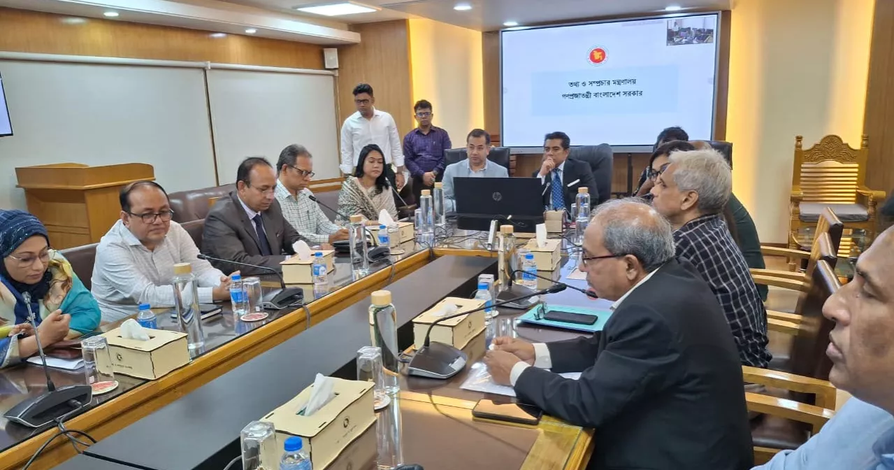 সংবাদমাধ্যমকে নিয়ন্ত্রণ নয়, সহযোগিতার মাধ্যমে এগিয়ে নেওয়ার প্রত্যয় তথ্যমন্ত্রীর