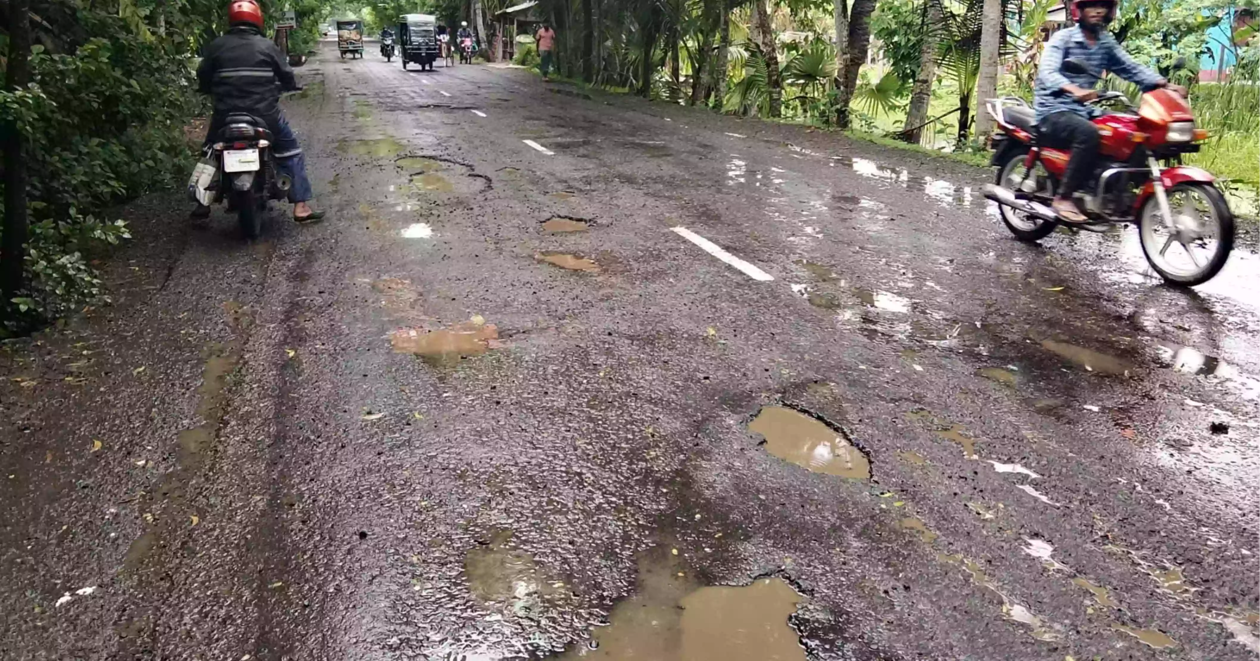 টানা বৃষ্টিতে বাগেরহাটে সড়ক বিভাগের ৮০ কোটি টাকার ক্ষতি