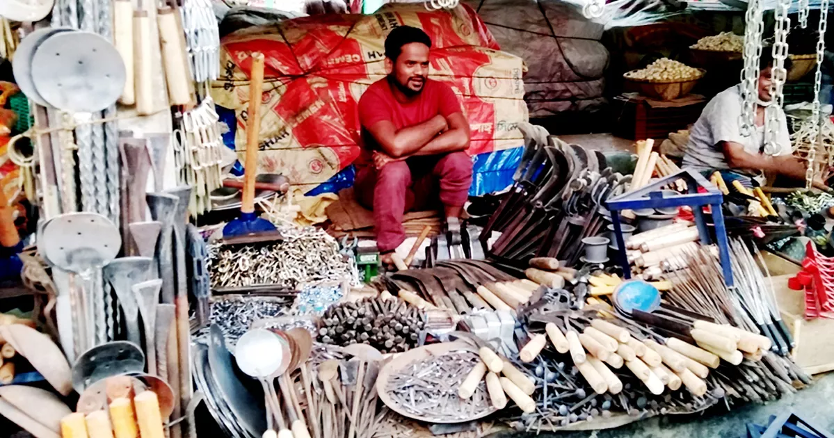 ঈদুল আজহা ঘিরে টুংটাং শব্দে মুখর নবীনগরের কামার পল্লী