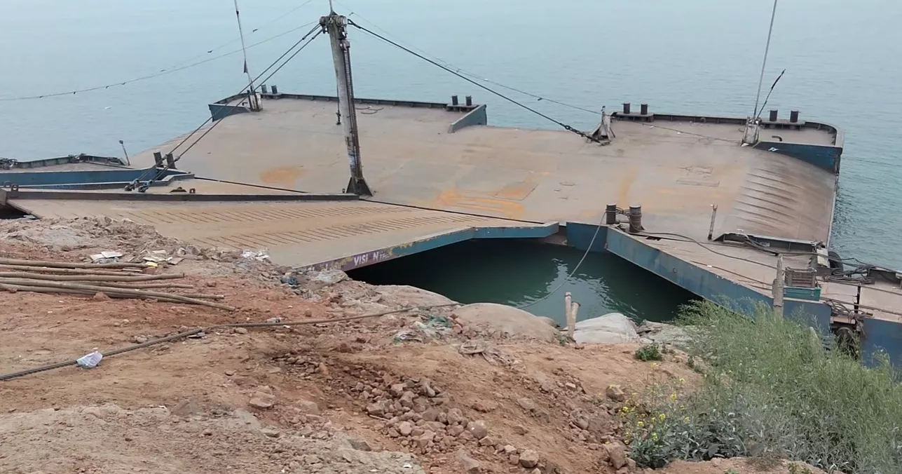 ঈদযাত্রায় ভোগান্তি এড়াতে দরকার পাটুরিয়া ফেরি ও লঞ্চঘাট দ্রুত সংস্কার