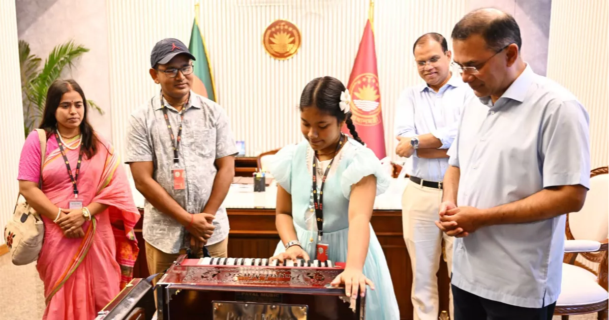 ক্ষুদে সংগীতশিল্পী অনুশ্রী ও নিরাপত্তাকর্মী রাকিবের স্বপ্নপূরণ করলেন প্রধানমন্ত্রী