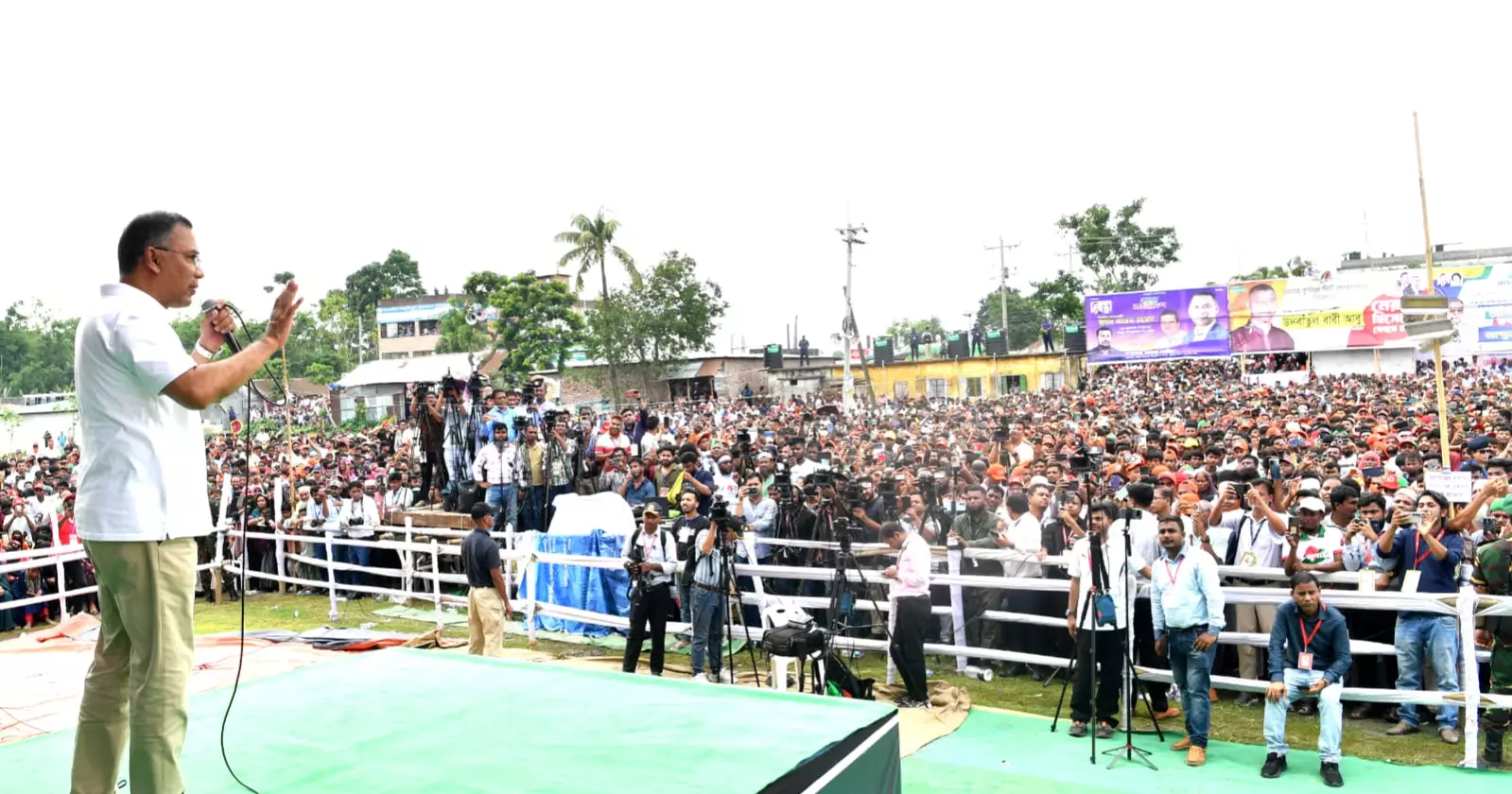 কুমিল্লায় পথসভায় যোগ দিয়েছেন প্রধানমন্ত্রী