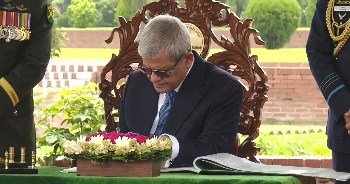জাতীয় স্মৃতিসৌধে রাষ্ট্রপতির শ্রদ্ধা