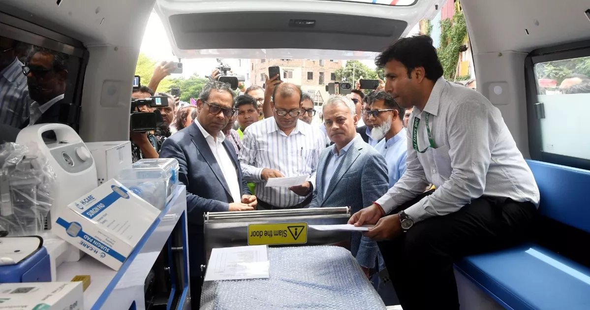 ২০৩০ সালের মধ্যে সড়ক দুর্ঘটনা অর্ধেকে নামিয়ে আনার লক্ষ্য সরকারের