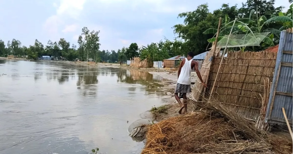 বন্যার পানি নামছে, জেগে উঠছে ক্ষত