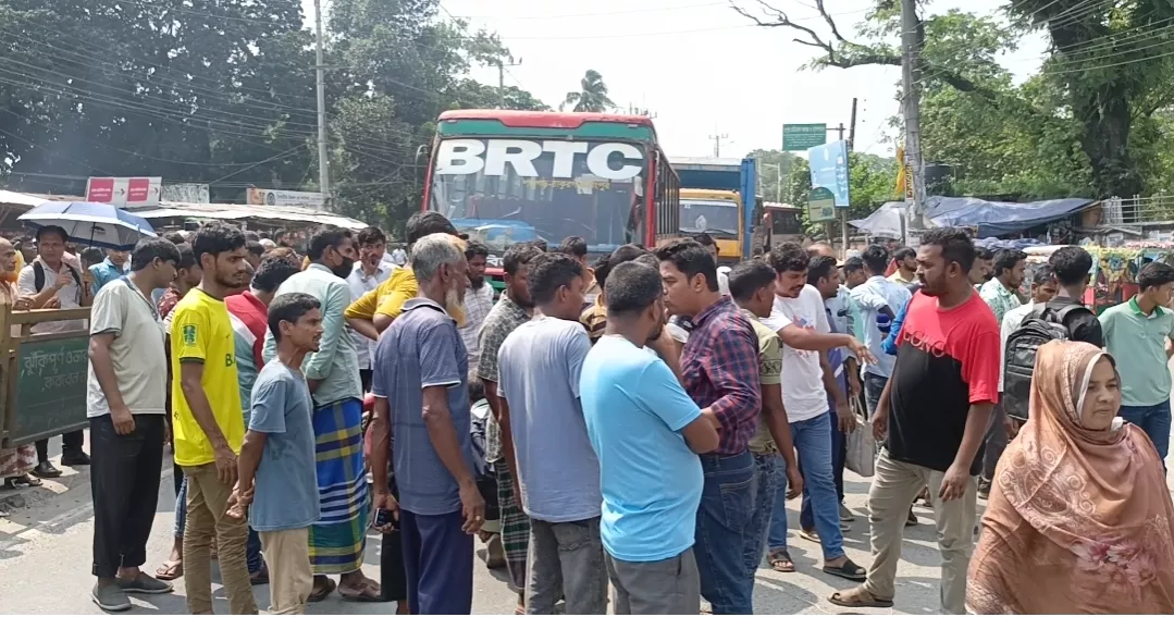 রমেক হাসপাতালে মরদেহ আটকে চিকিৎসকদের বিক্ষোভ, স্বজনদের মহাসড়ক অবরোধ