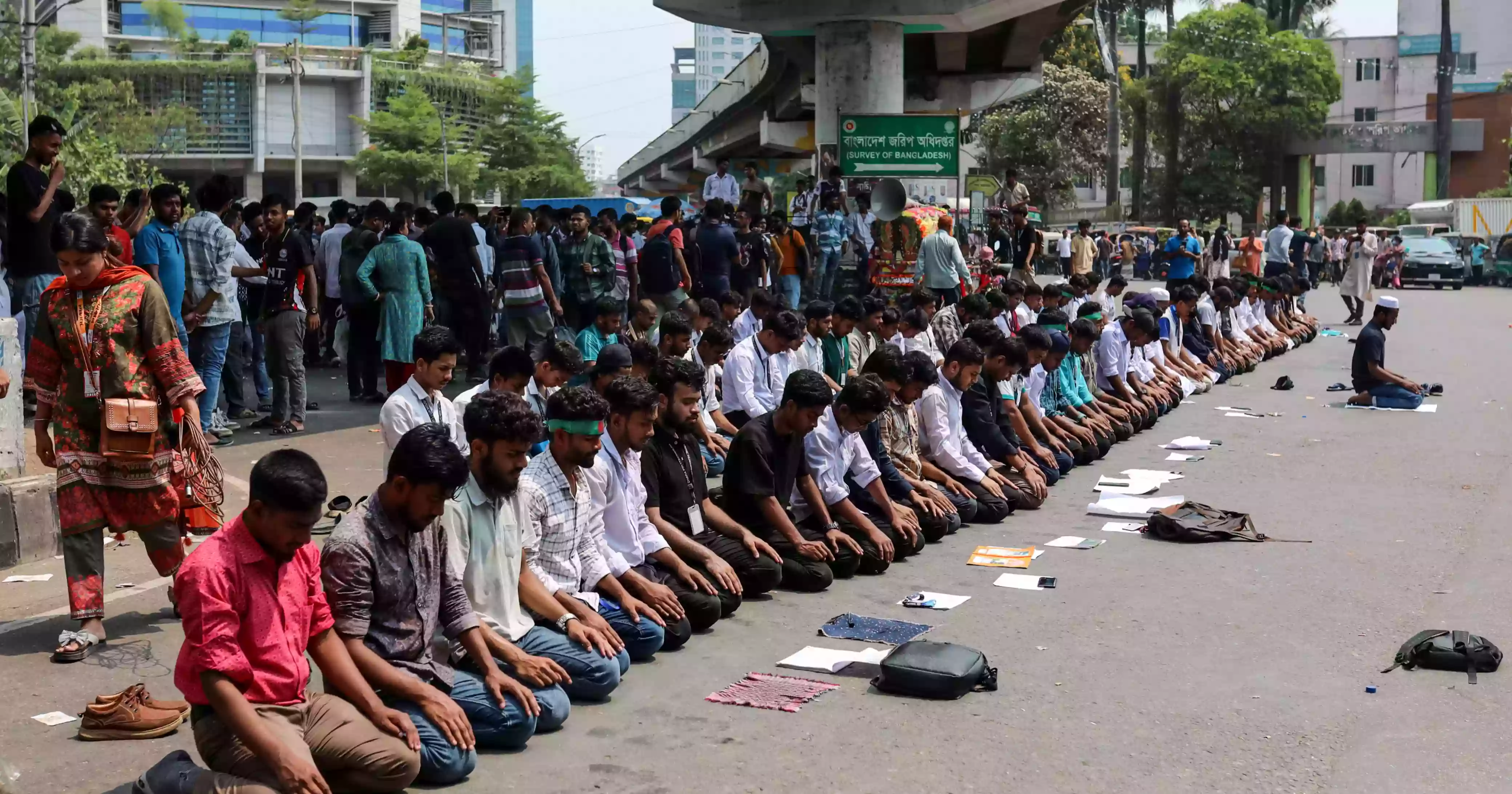 তেজগাঁওয়ে পলিটেকনিক শিক্ষার্থীদের সড়ক অবরোধ, তীব্র যানজট