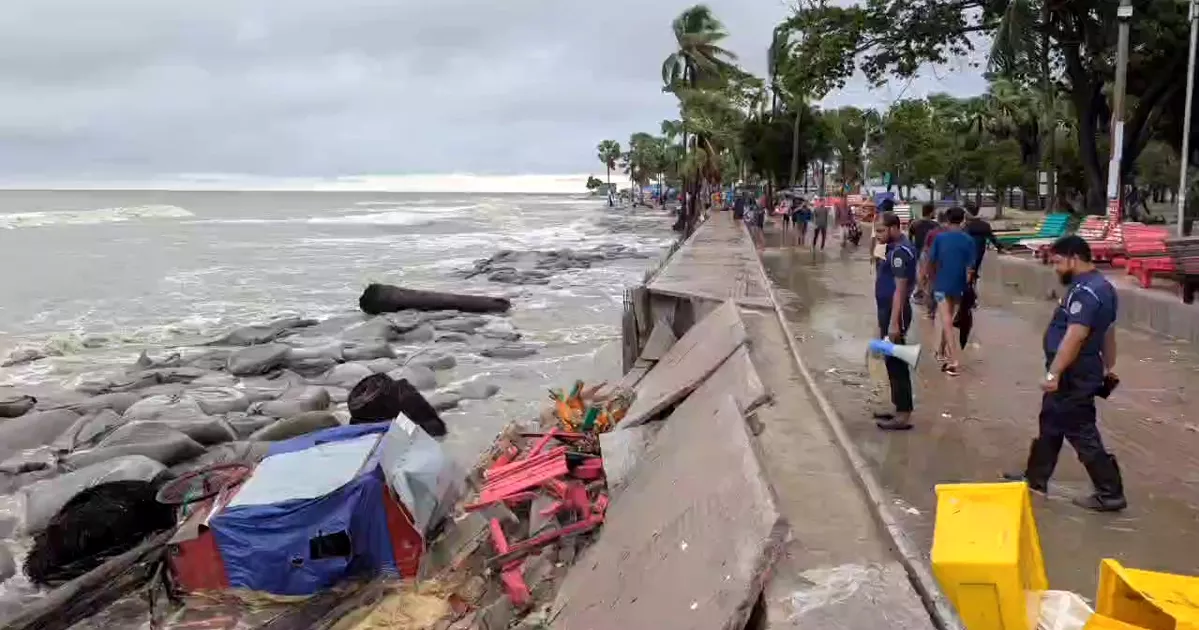 উদ্বোধনের আগেই সমুদ্রে বিলীন কুয়াকাটার ‘মেরিন ড্রাইভ’