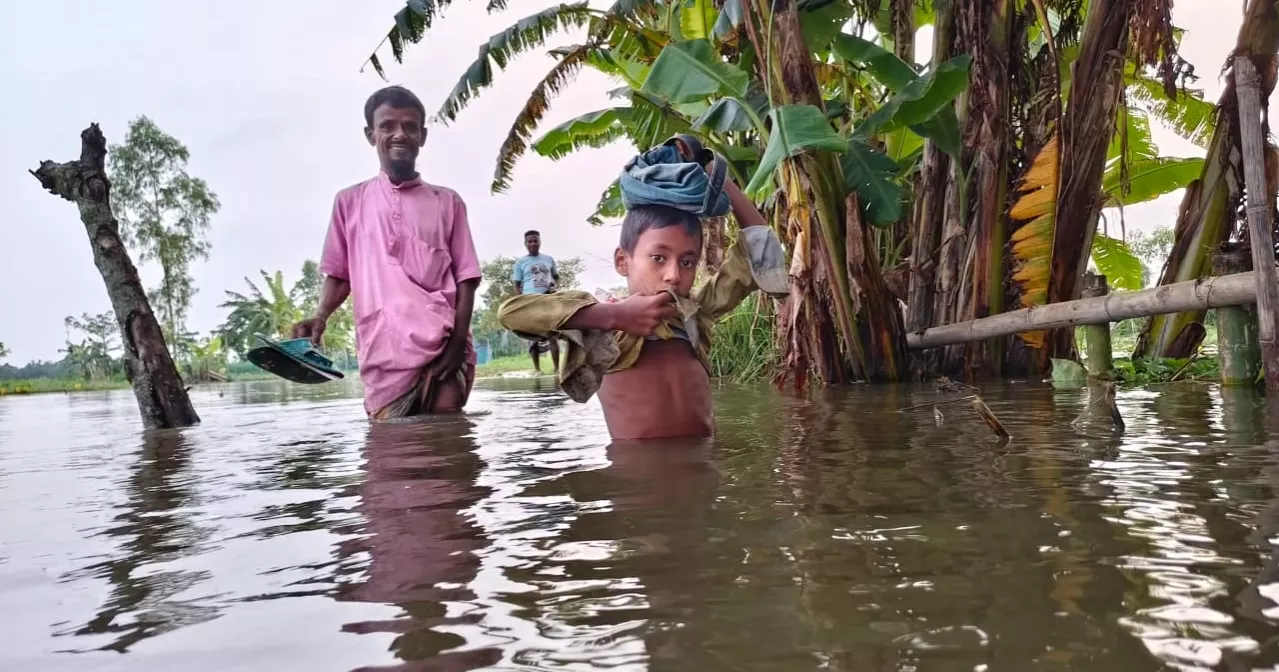 তিস্তায় পানি কমে বাড়ছে ভাঙন, পানিবন্দি অন্তত ২০ হাজার পরিবার