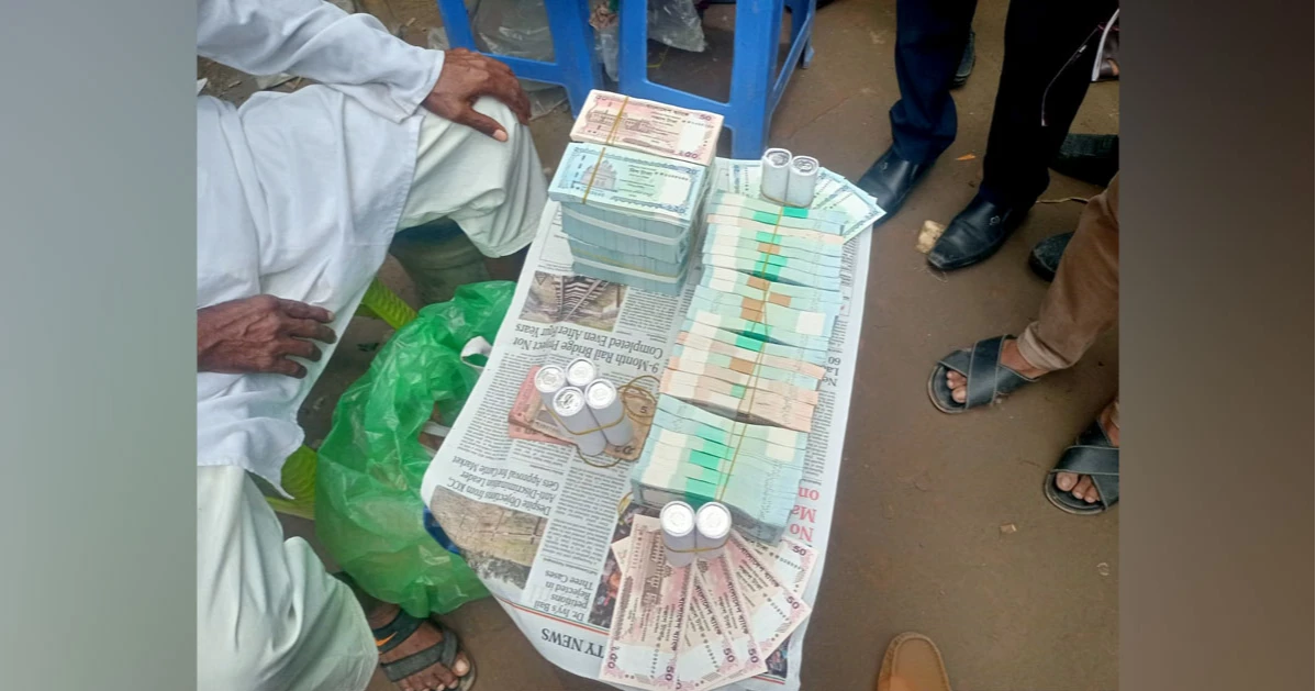 ব্যাংকে নতুন নোট নেই, চড়া দামে মিলছে খোলাবাজারে