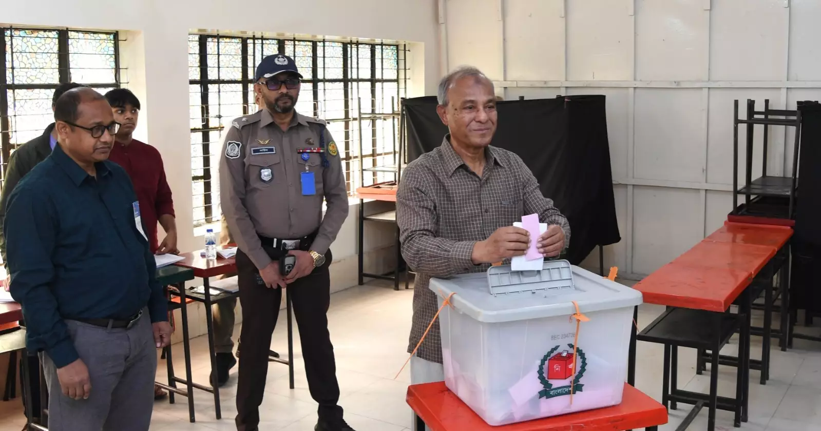 অপপ্রচার রোধে বস্তুনিষ্ঠ সংবাদ প্রকাশে সাংবাদিকদের আহ্বান স্বরাষ্ট্র উপদেষ্টার