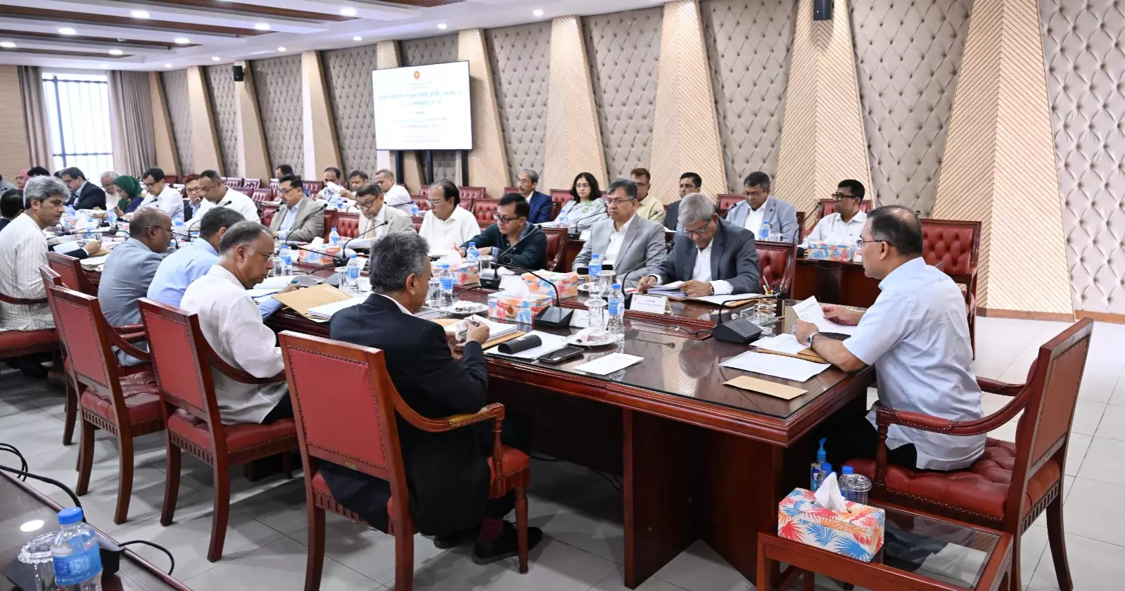প্রধানমন্ত্রী তারেক রহমানের সভাপতিত্বে একনেক সভা চলছে