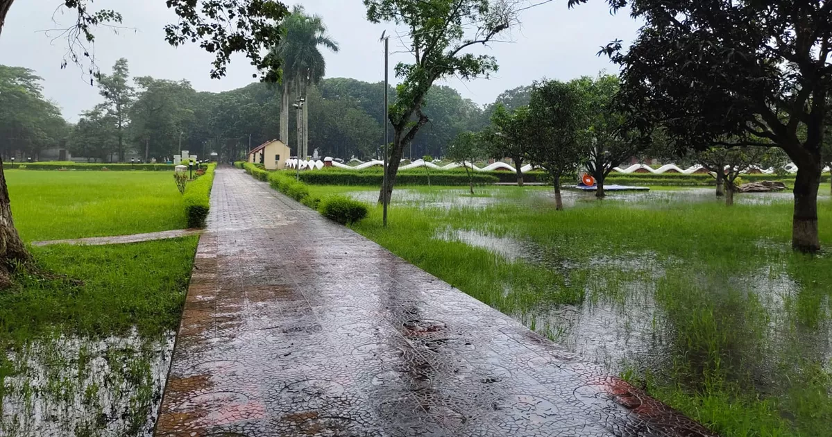 শিলাইদহে রবীন্দ্র কুঠিবাড়িতে থৈ থৈ করছে পানি