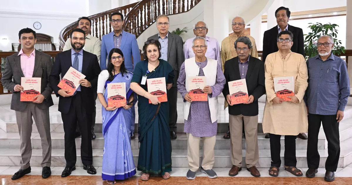 সংস্কার কমিশনের প্রতিবেদন সহজবোধ্য করে জনগণের জন্য উন্মুক্ত করতে প্রধান উপদেষ্টার আহ্বান