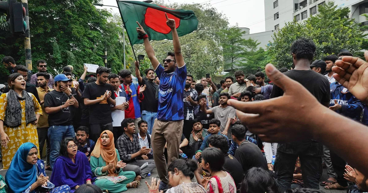 জবির চলমান আন্দোলনে যোগ দিলেন সাবেক শিক্ষার্থীরা