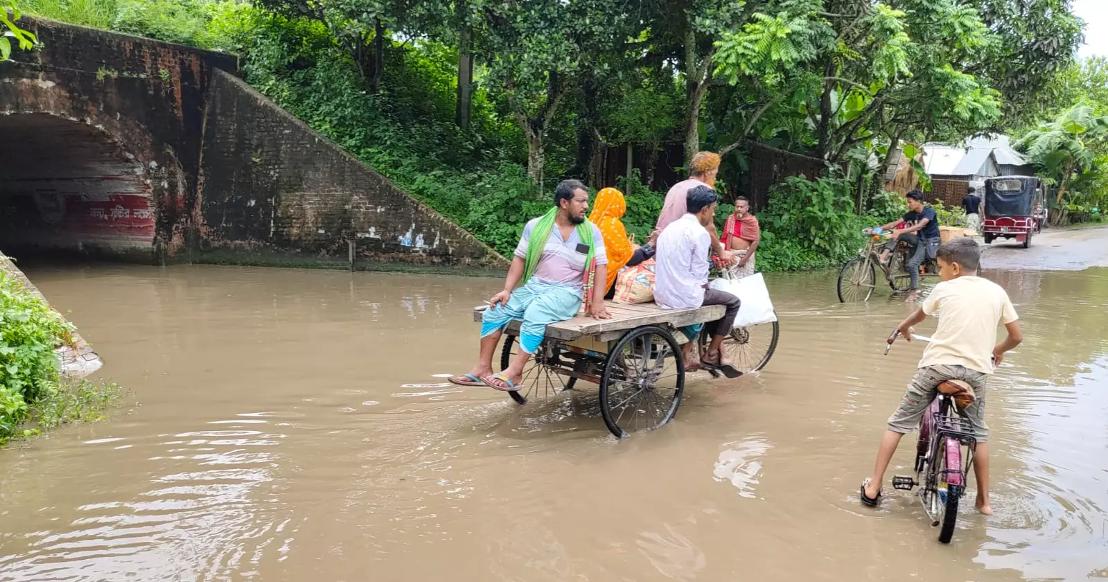 বছরের ৮ মাসই জলাবদ্ধতা, ব্রিটিশ আমলের টানেলে জনদুর্ভোগ চরমে