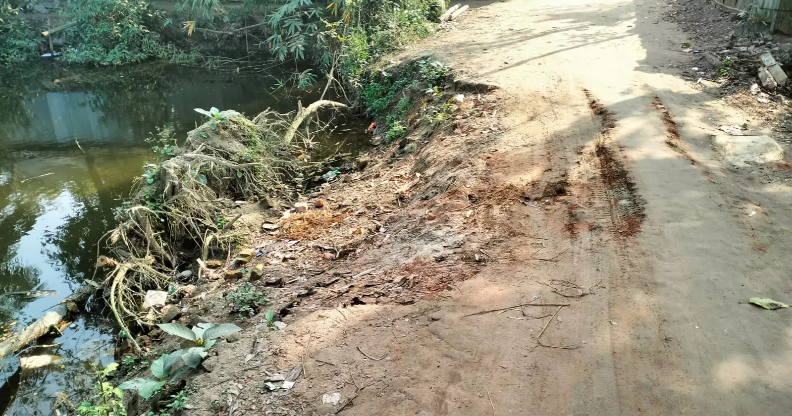 কুমিল্লার চান্দিনায় বেহাল সড়কে ভোগান্তিতে ৫ গ্রামের মানুষ