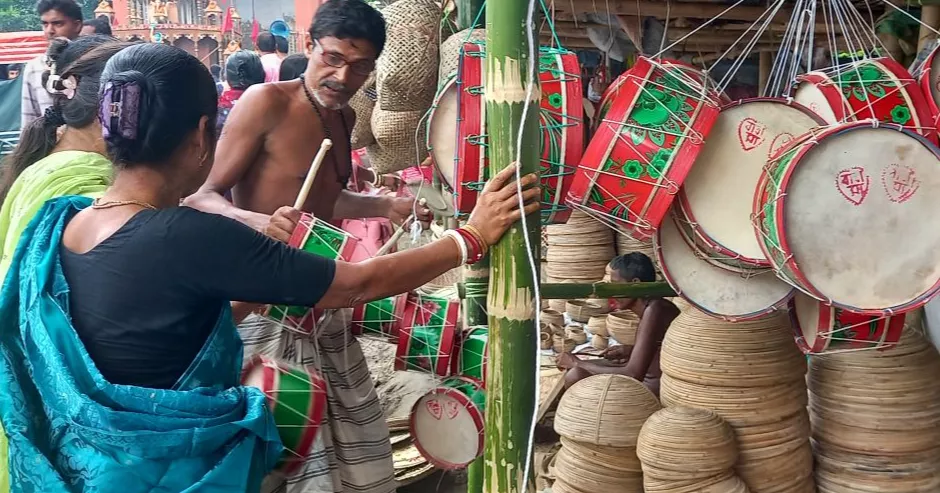 জমে উঠেছে বাগেরহাটের ৪০০ বছরের ঐতিহ্যবাহী রথের মেলা