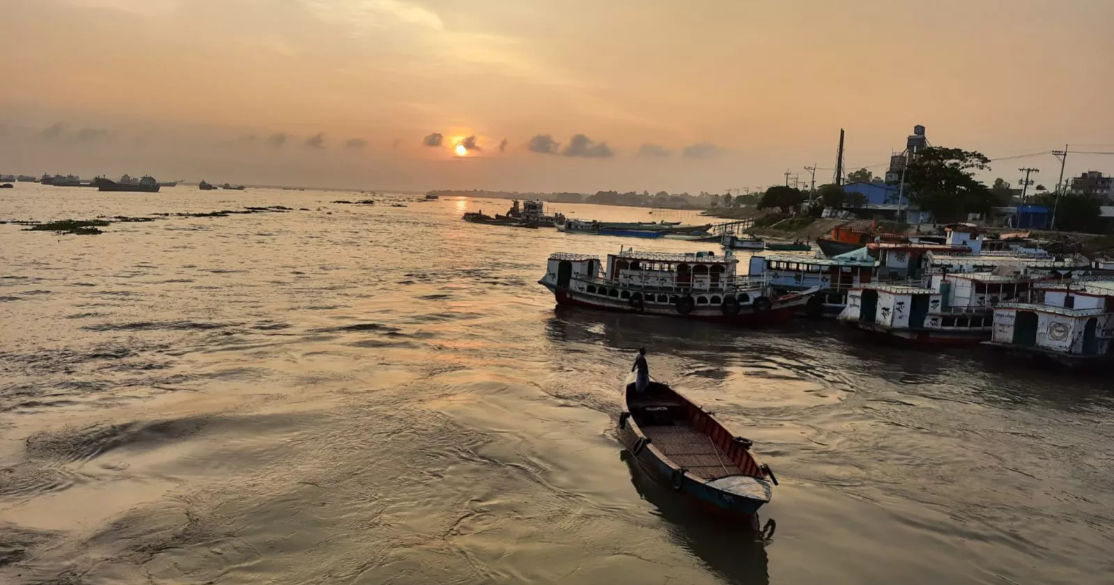 শুকিয়ে যাচ্ছে দেশের ৮১ নদী, পরিবেশগত সংকটের শঙ্কা