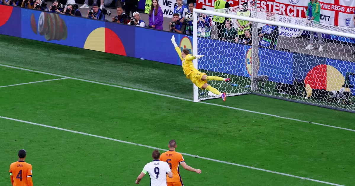 ইংল্যান্ডের ফাইনালে ওঠার লড়াইয়ে ম্যাচজুড়ে যা হলো