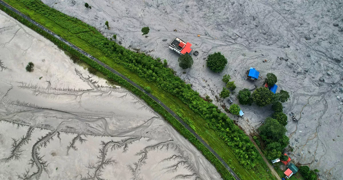 বন্যায় নেপাল-চীনে নিহতের সংখ্যা ৯০০ ছাড়িয়েছে, নিখোঁজ ৪,৭০০