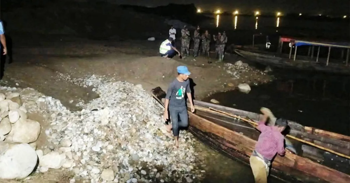 এক রাতের অভিযানে ১২ হাজার ঘনফুট পাথর ফিরল সাদাপাথরে