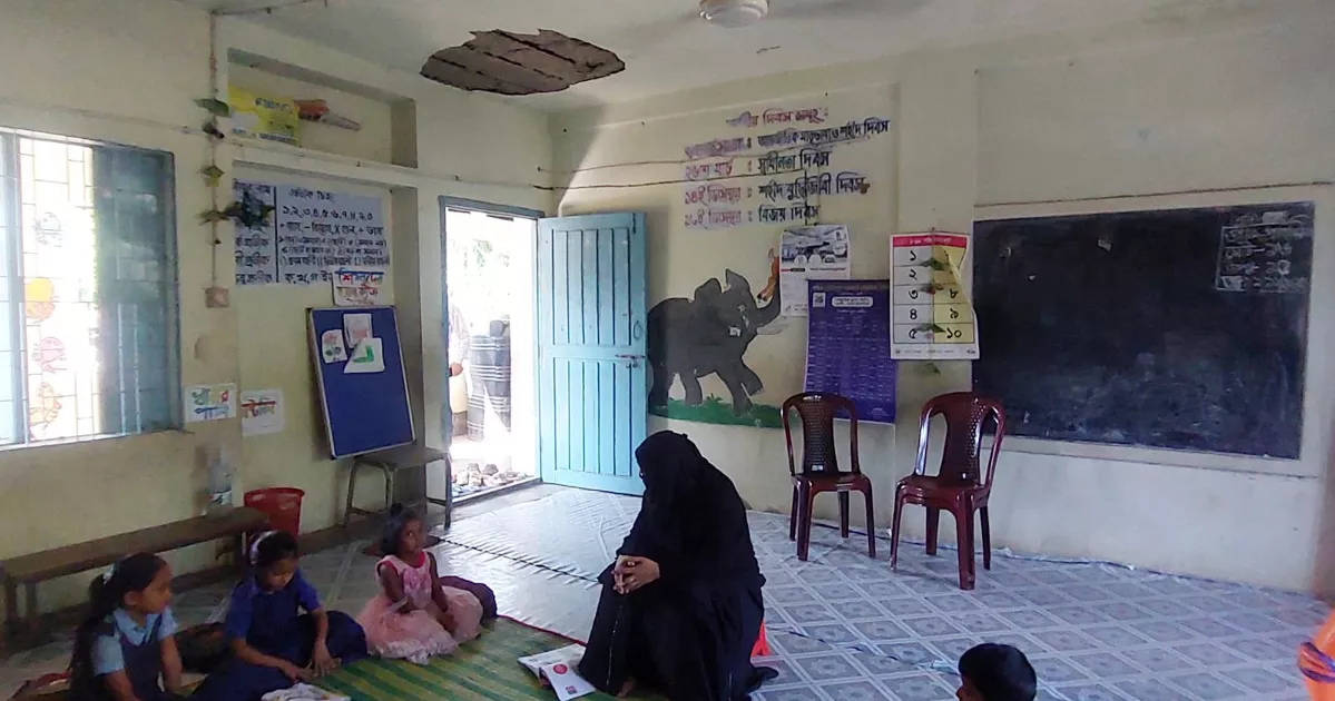 ফেনীতে সংস্কার হয়নি ২৮৪ প্রাথমিক বিদ্যালয়, ঝুঁকিপূর্ণ ভবনে চলছে পাঠদান