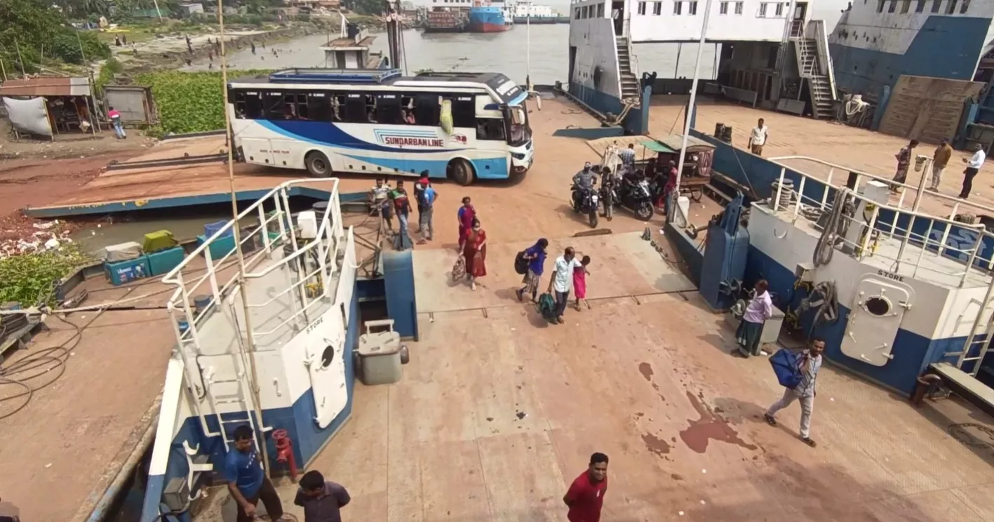 ঢাকামুখী ফিরতি ঈদযাত্রা শুরু, লঞ্চ-ফেরিঘাটে উপচে পড়া ভিড়