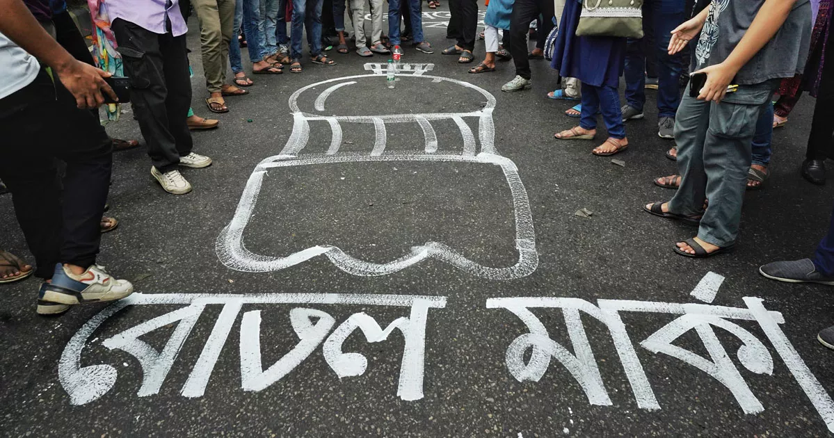 জবির চলমান আন্দোলনে যোগ দিলেন সাবেক শিক্ষার্থীরা