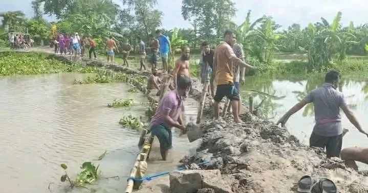ঝুঁকিতে খুলনা আতাই নদীর বাঁধ, ১০ গ্রাম প্লাবিত হওয়ার আশঙ্কা
