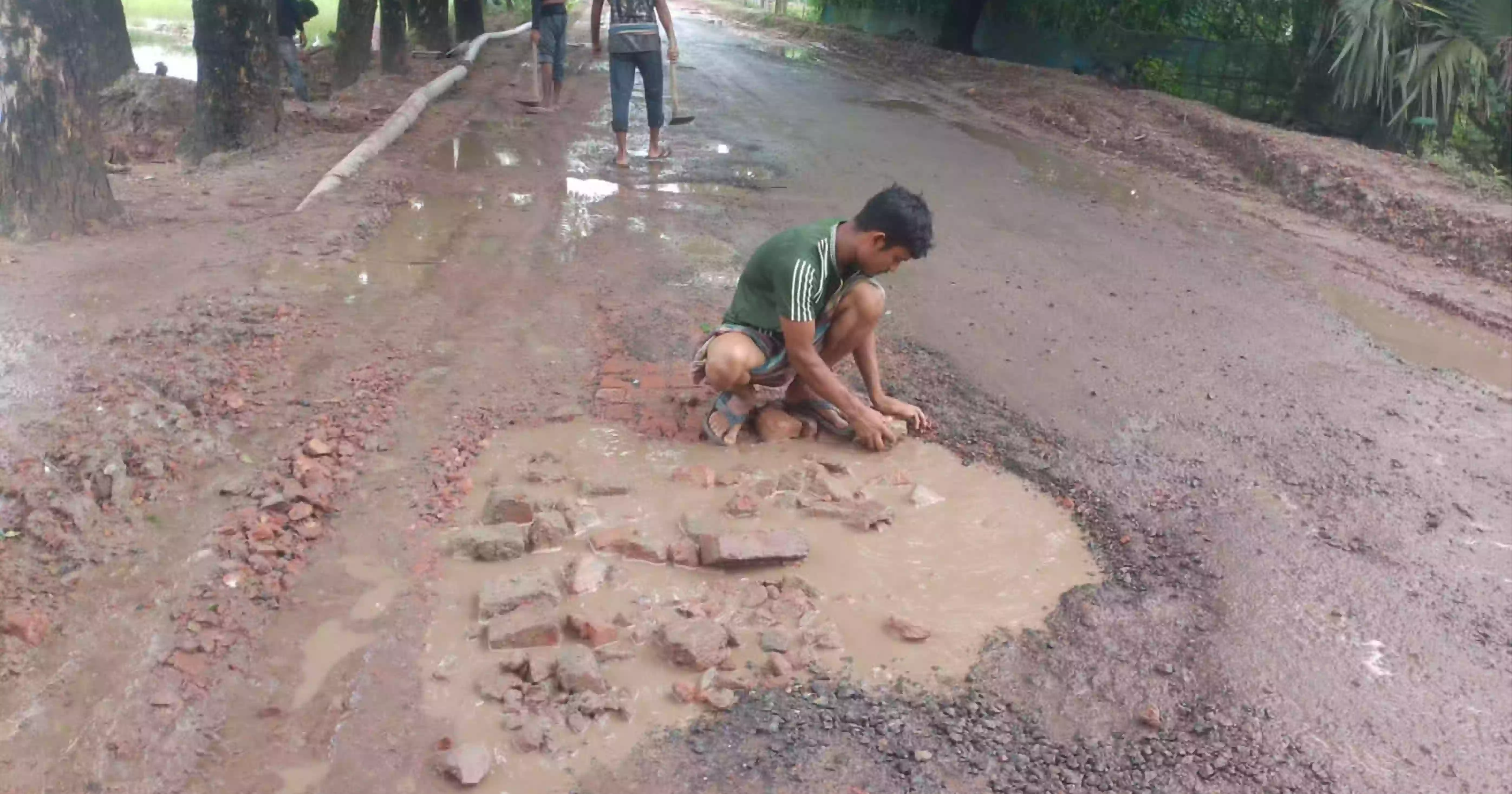 টানা বৃষ্টিতে বাগেরহাটে সড়ক বিভাগের ৮০ কোটি টাকার ক্ষতি