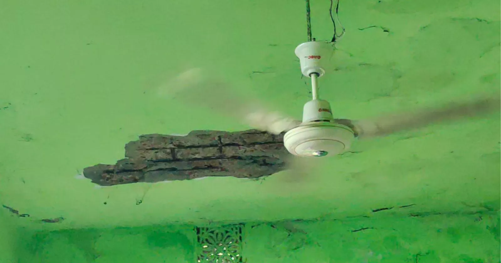 জলাবদ্ধতা ও অবকাঠামোগত সংকটে পটুয়াখালীর ঐতিহ্যবাহী বিদ্যালয়