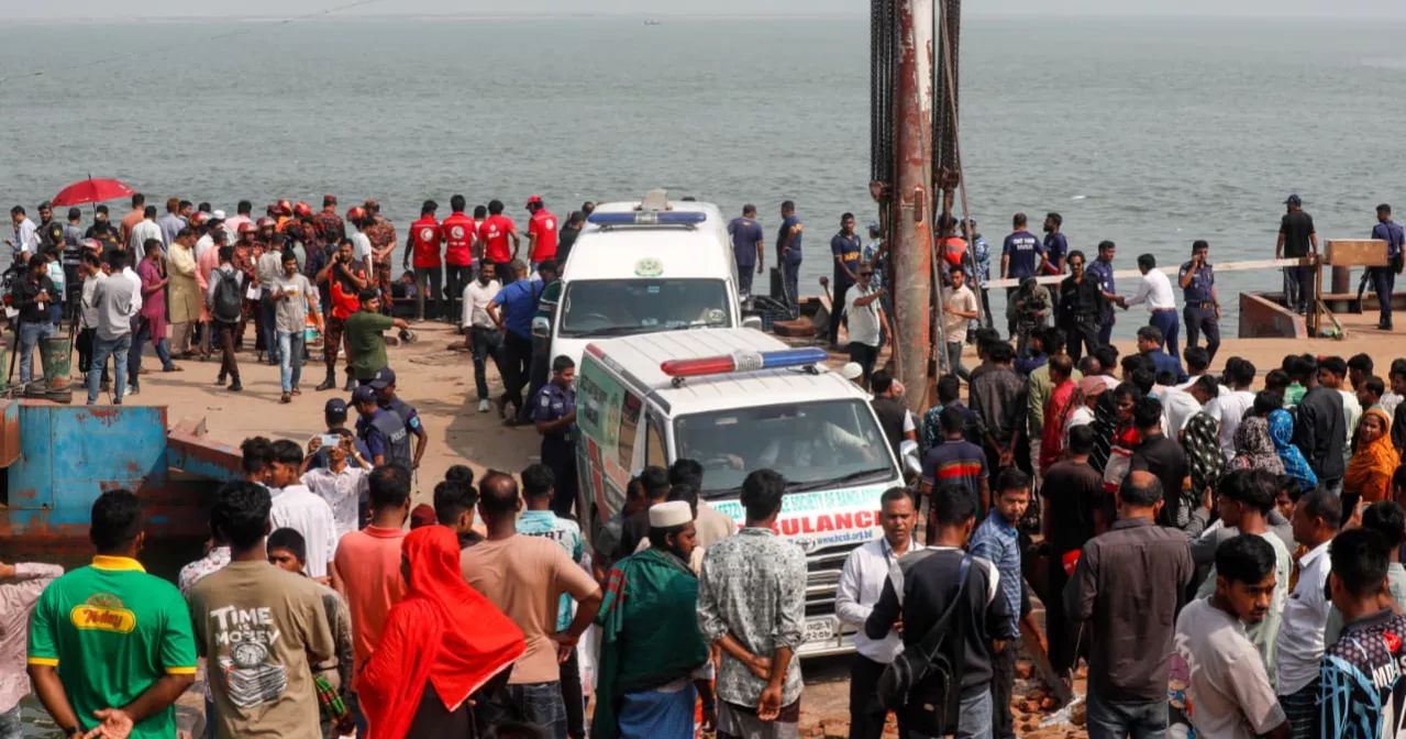 দৌলতদিয়ায় বাসডুবি: ২৩ জনের মরদেহ উদ্ধার