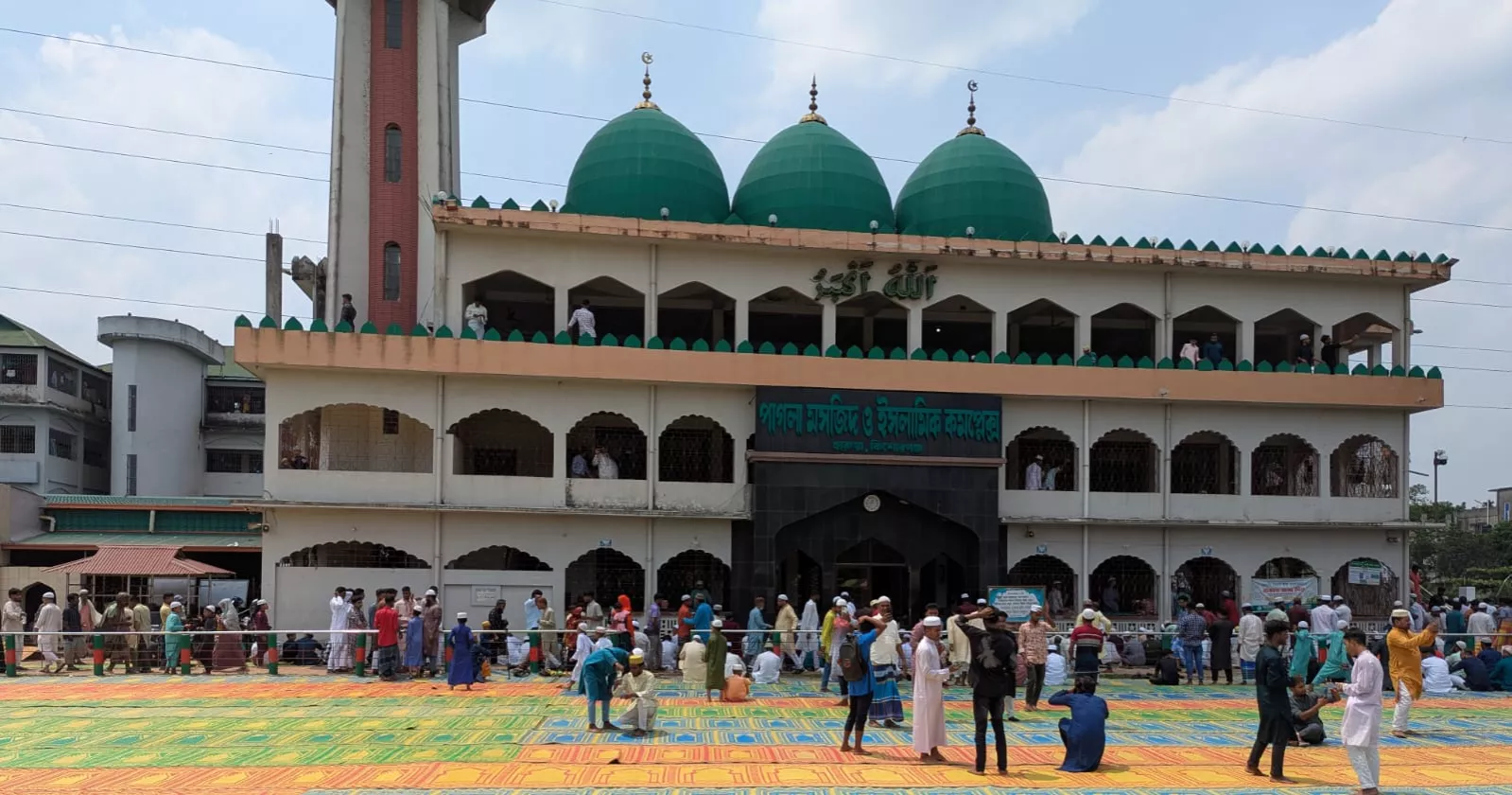 পাগলা মসজিদের দানবাক্সে ২৮ বস্তা টাকা, চলছে গণনা