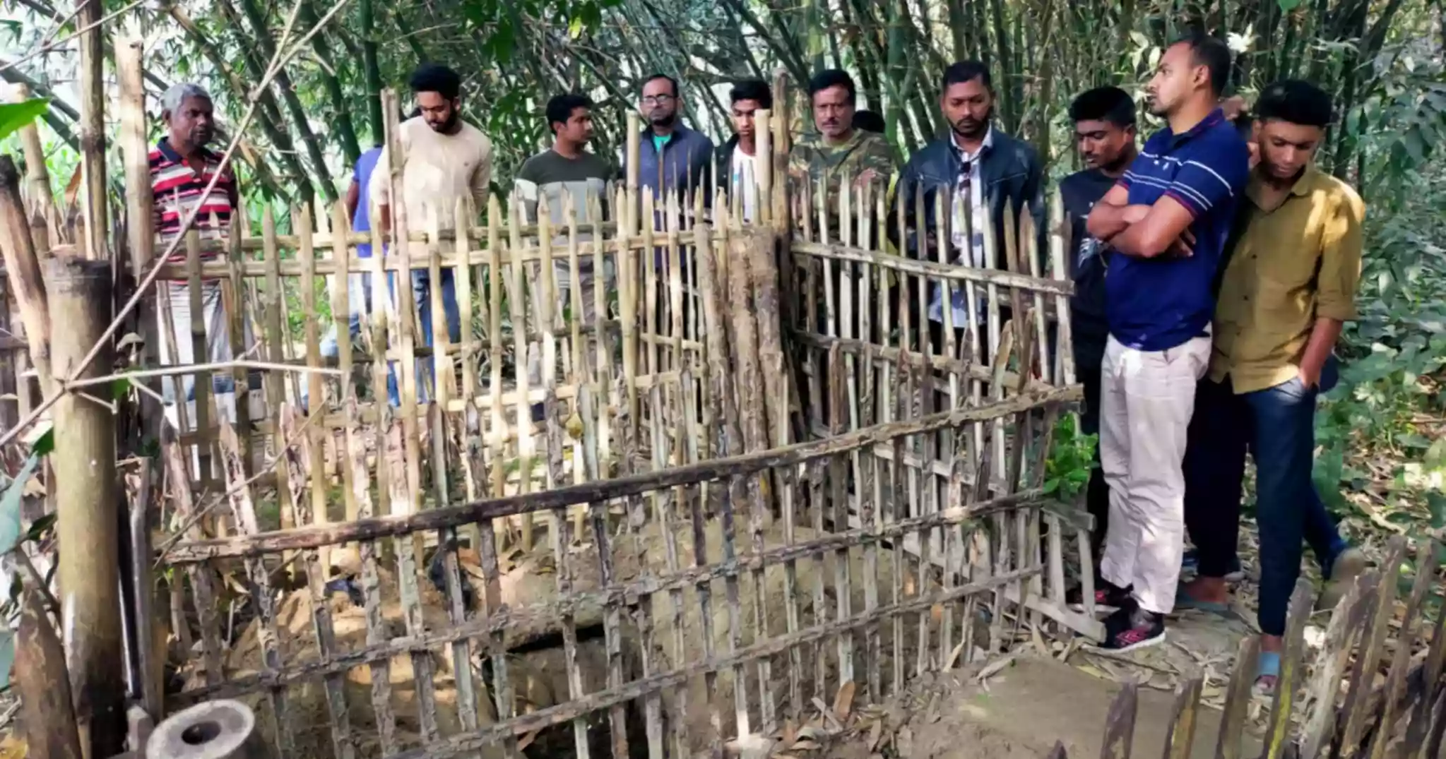 জিয়ারত করতে গিয়ে দেখলেন মা-ভাতিজার কবর ফাঁকা, দেহাবশেষ উধাও