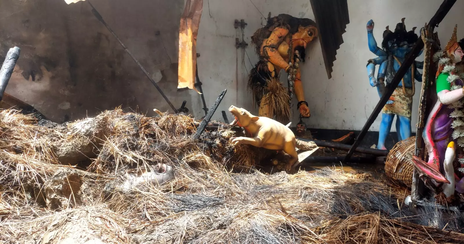 মানিকগঞ্জে কালীমন্দিরে আগুন, খতিয়ে দেখছে ফায়ার সার্ভিস