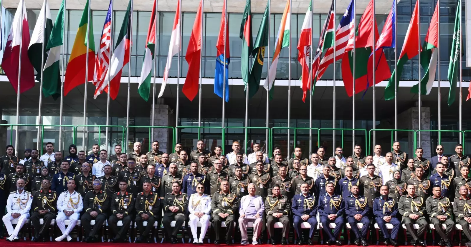 উৎসবমুখর ও শান্তিপূর্ণ নির্বাচন আয়োজনে সম্মিলিত নিরাপত্তা প্রচেষ্টার আহ্বান প্রধান উপদেষ্টার