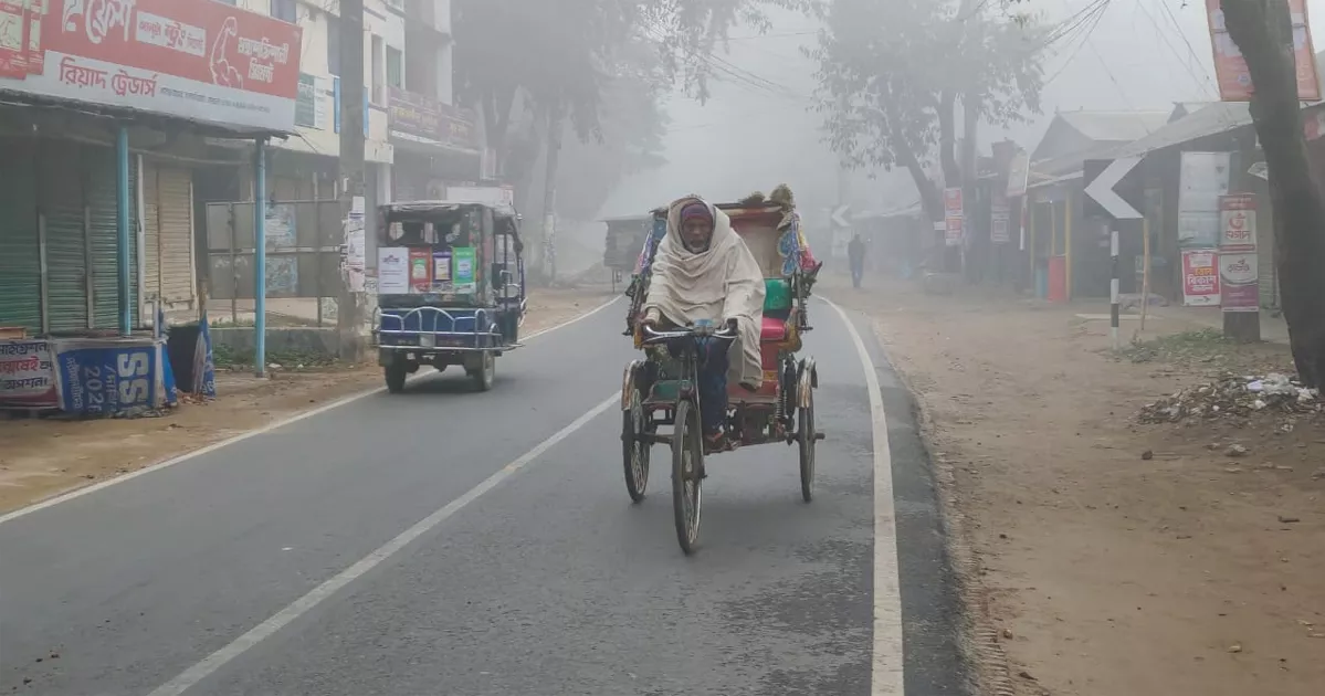 উত্তরের হিমেল হাওয়ায় জবুথবু লালমনিরহাট