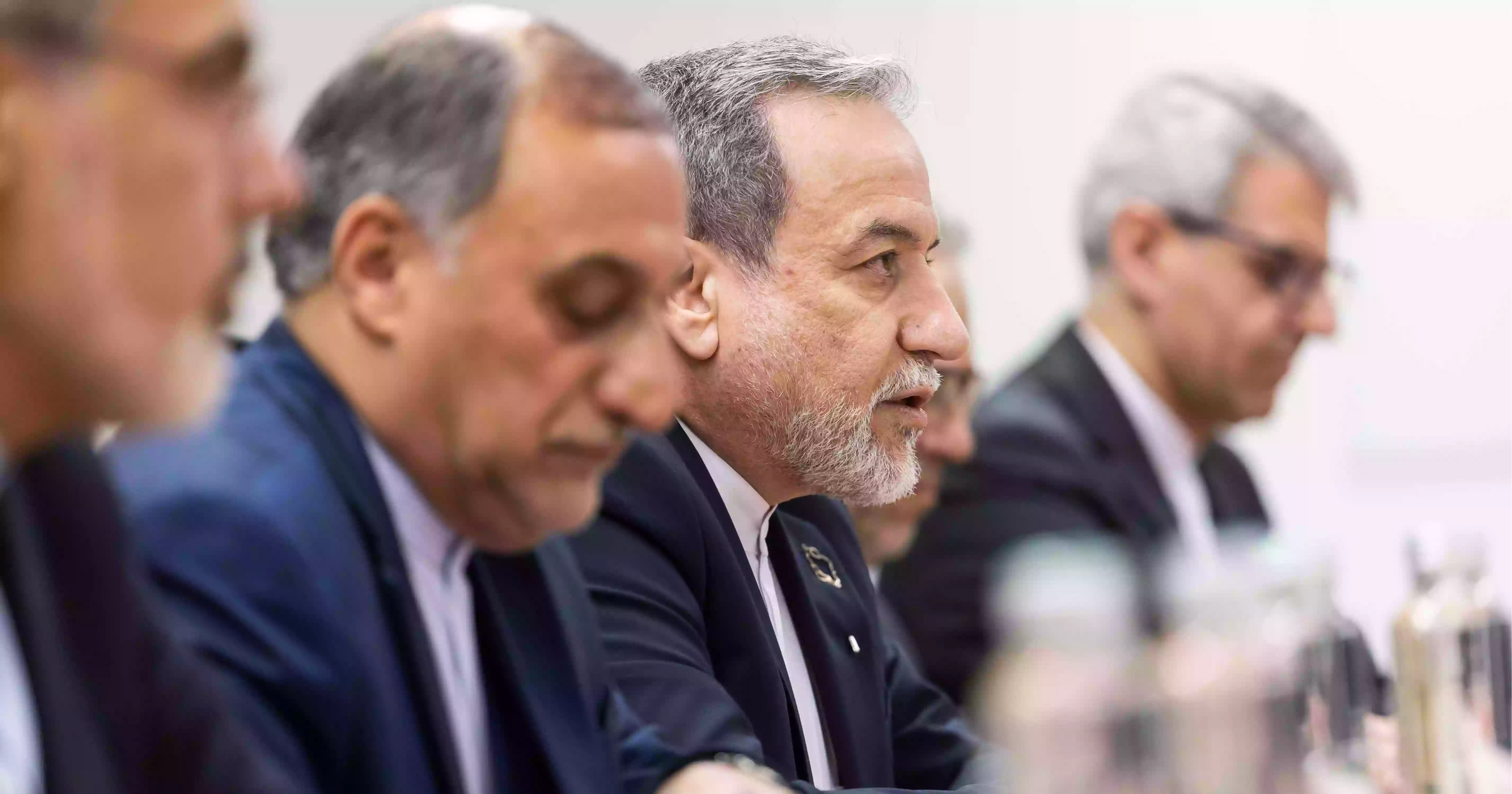 ইরান সরাসরি আলোচনা নাকচ করলেও ইসলামাবাদে প্রতিনিধি পাঠাচ্ছেন ট্রাম্প