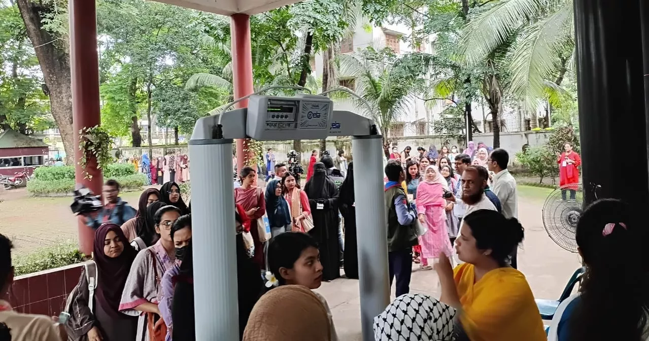 ডাকসুর ভোটগ্রহণ শুরু