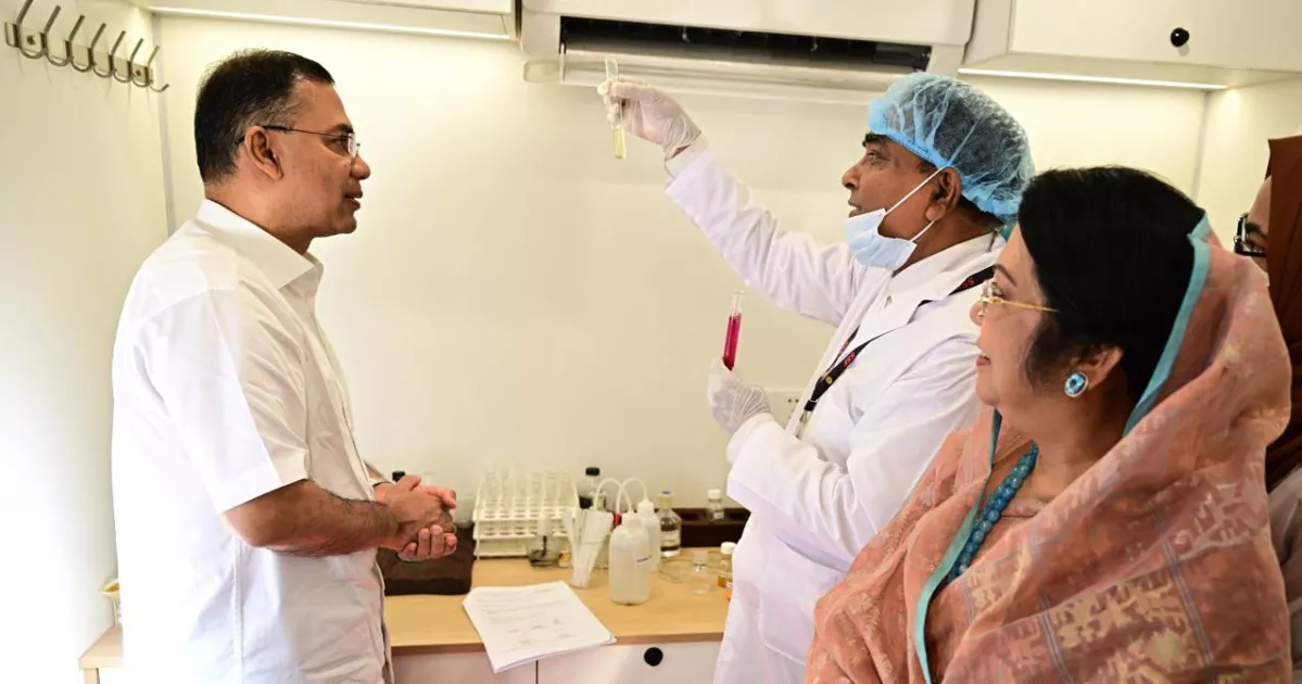 নিরাপদ খাদ্য পরীক্ষার ভ্রাম্যমাণ ল্যাব পরিদর্শন প্রধানমন্ত্রীর