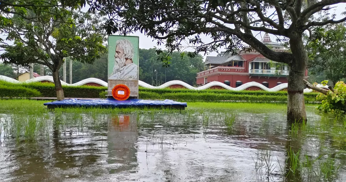 শিলাইদহে রবীন্দ্র কুঠিবাড়িতে থৈ থৈ করছে পানি