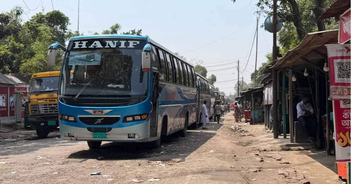 ডুবোচরে ৭ নম্বর ঘাট বন্ধ, দৌলতদিয়ায় যানবাহনের দীর্ঘ সারি
