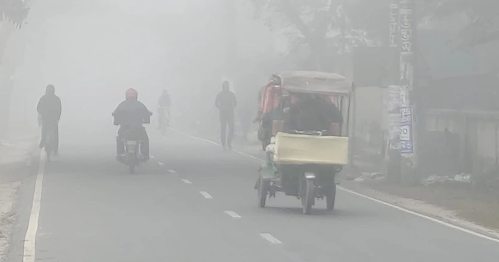 সাত দিন সূর্যের দেখা নেই, লালমনিরহাটে জেঁকে বসেছে শীত