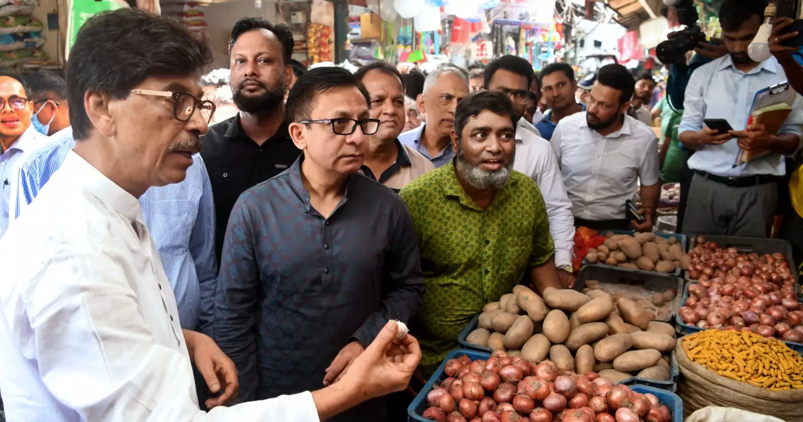 কাল থেকেই কাঁচামরিচ আমদানি, ২-৫ দিনের মধ্যে দাম কমার আশা কৃষিমন্ত্রীর
