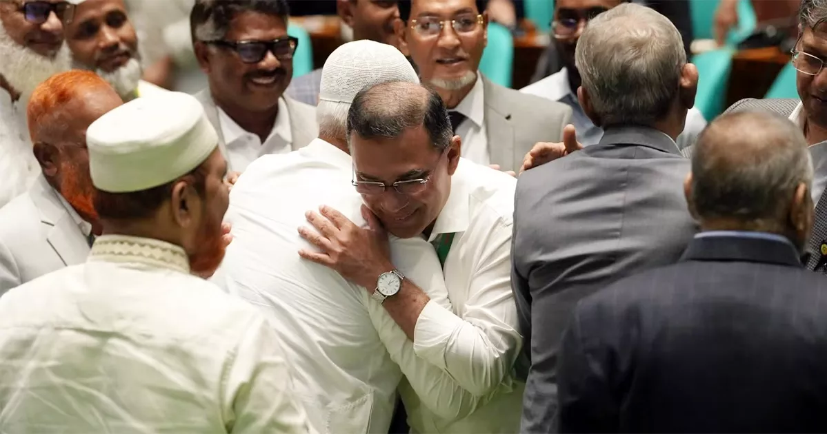 নবনির্বাচিত রাষ্ট্রপতিকে প্রধানমন্ত্রীর লাল গোলাপ শুভেচ্ছা