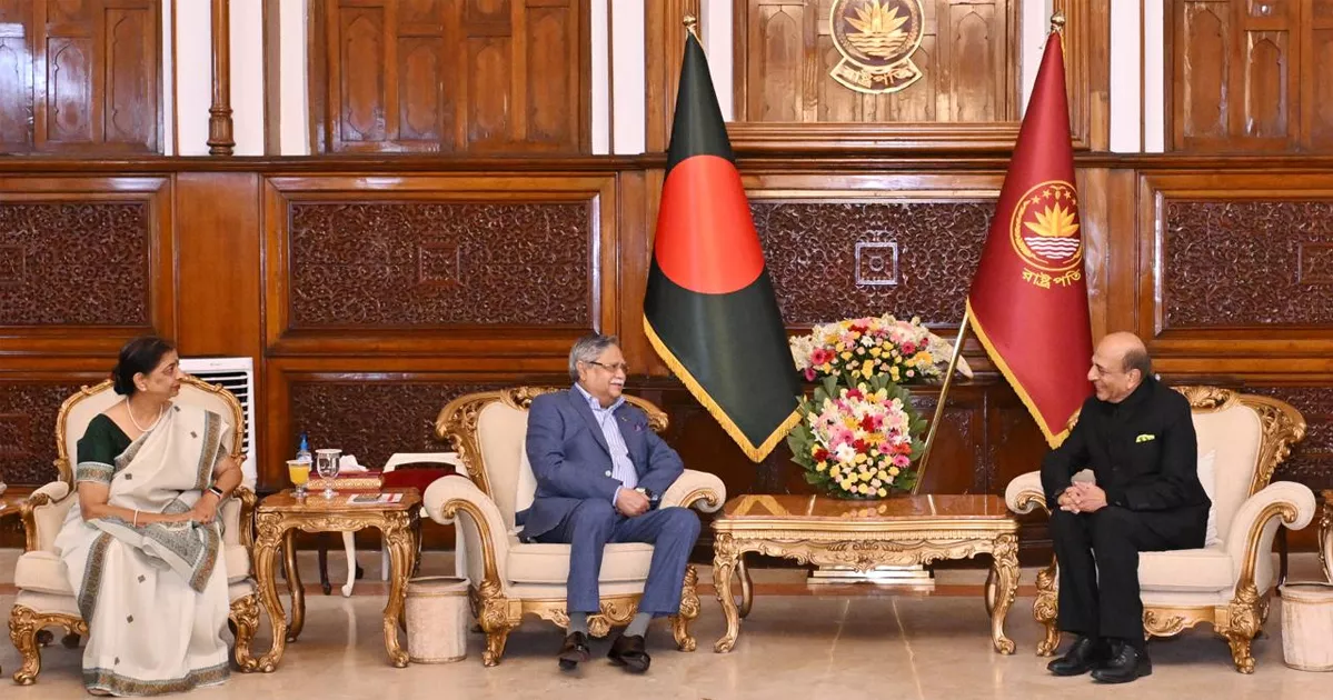 রাষ্ট্রপতির নিকট ভারতের নবনিযুক্ত হাইকমিশনারের পরিচয়পত্র পেশ