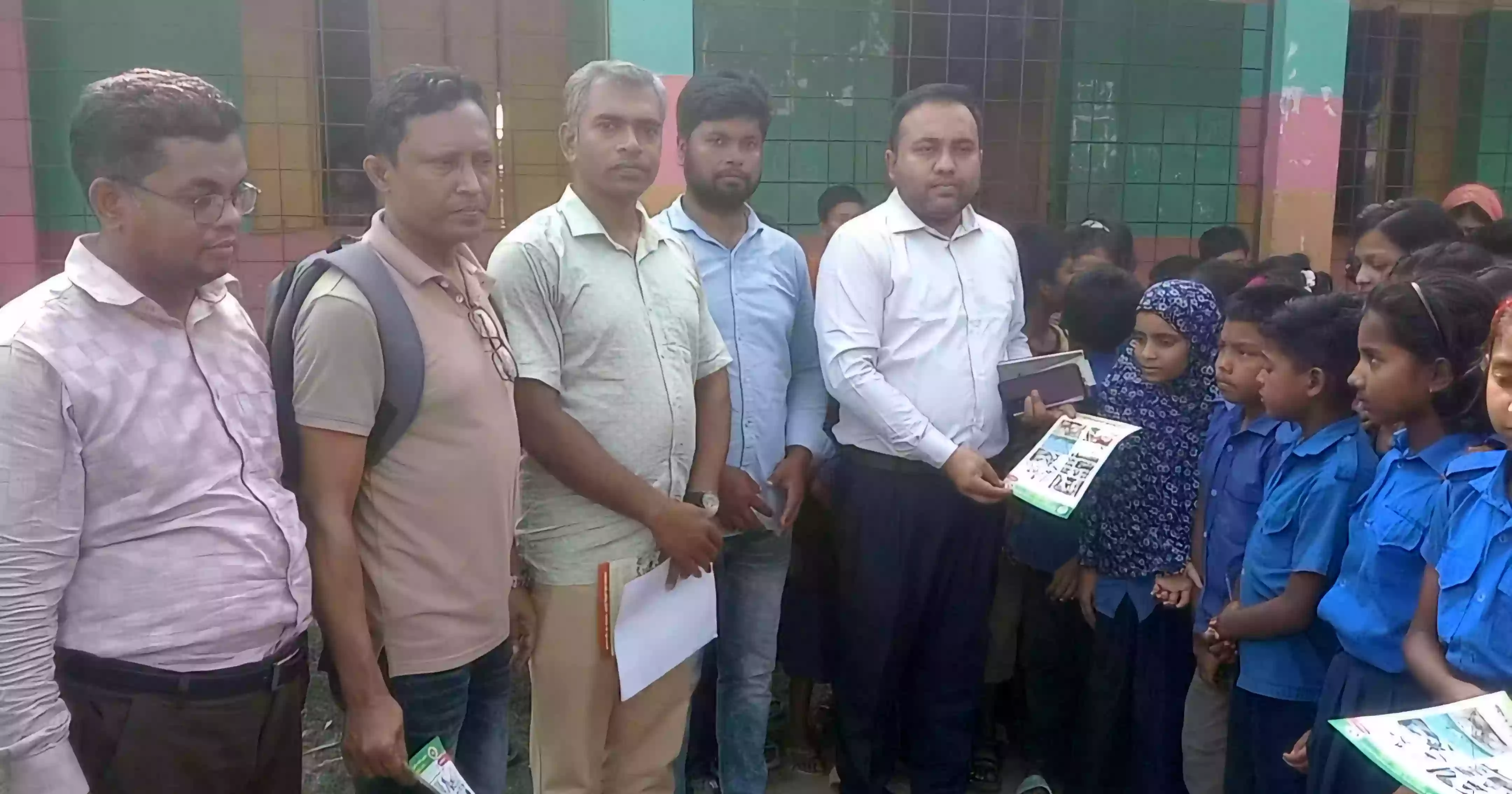 চুয়াডাঙ্গায় শিকারি পাখি ও পাখি ধরার ফাঁদসহ আটক ১