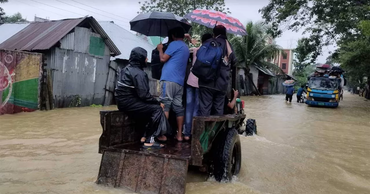 ফেনীতে বন্যা নিয়ন্ত্রণ বাঁধের ১৭ স্থানে ভাঙন, ৩৫ গ্রাম প্লাবিত