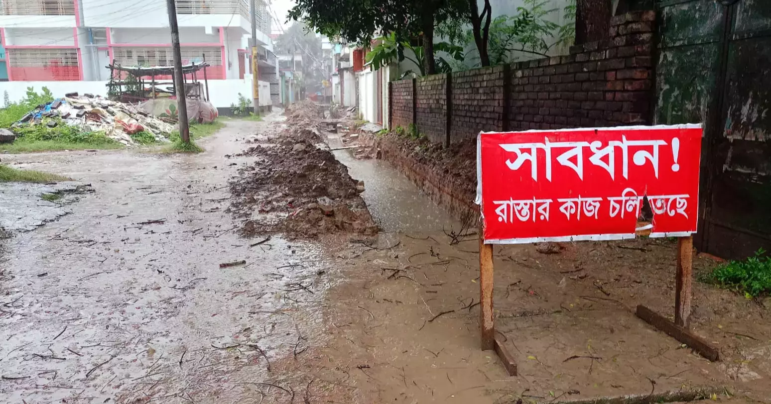 ড্রেনেজ ও সড়ক অব্যবস্থাপনায় স্বাস্থ্যঝুঁকিতে চুয়াডাঙ্গা পৌরসভার বাসিন্দারা
